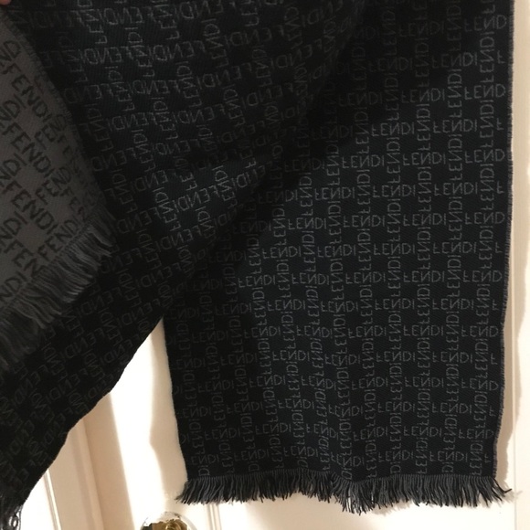 Fendi scarf - Picture 2 of 3